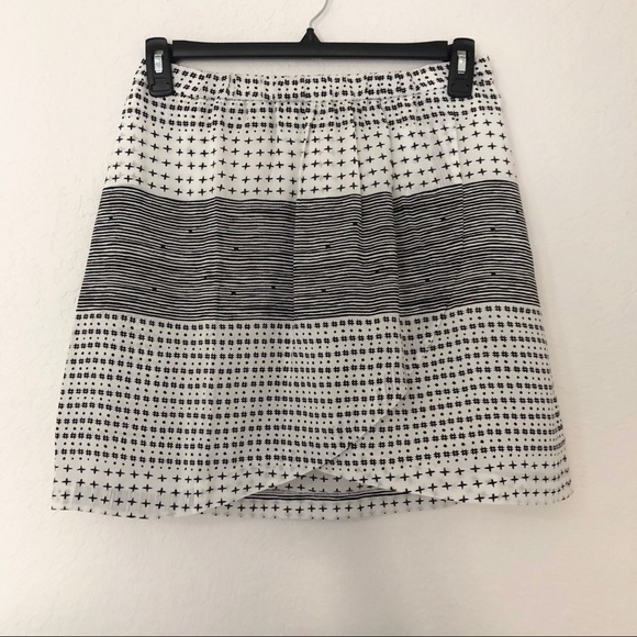 Madewell Dresses & Skirts - Madewell black and white graphic print skirt small